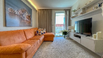 2 bedrooms with large terrace. 8