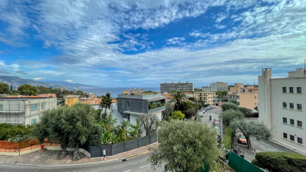 Trilocale da ristrutturare con terrazza e parziale vista mare a Cap Martin