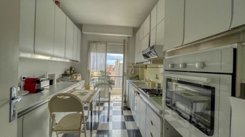 Appartement 3 pièces à rénover avec terrasse et vue mer partielle au Cap Martin 5
