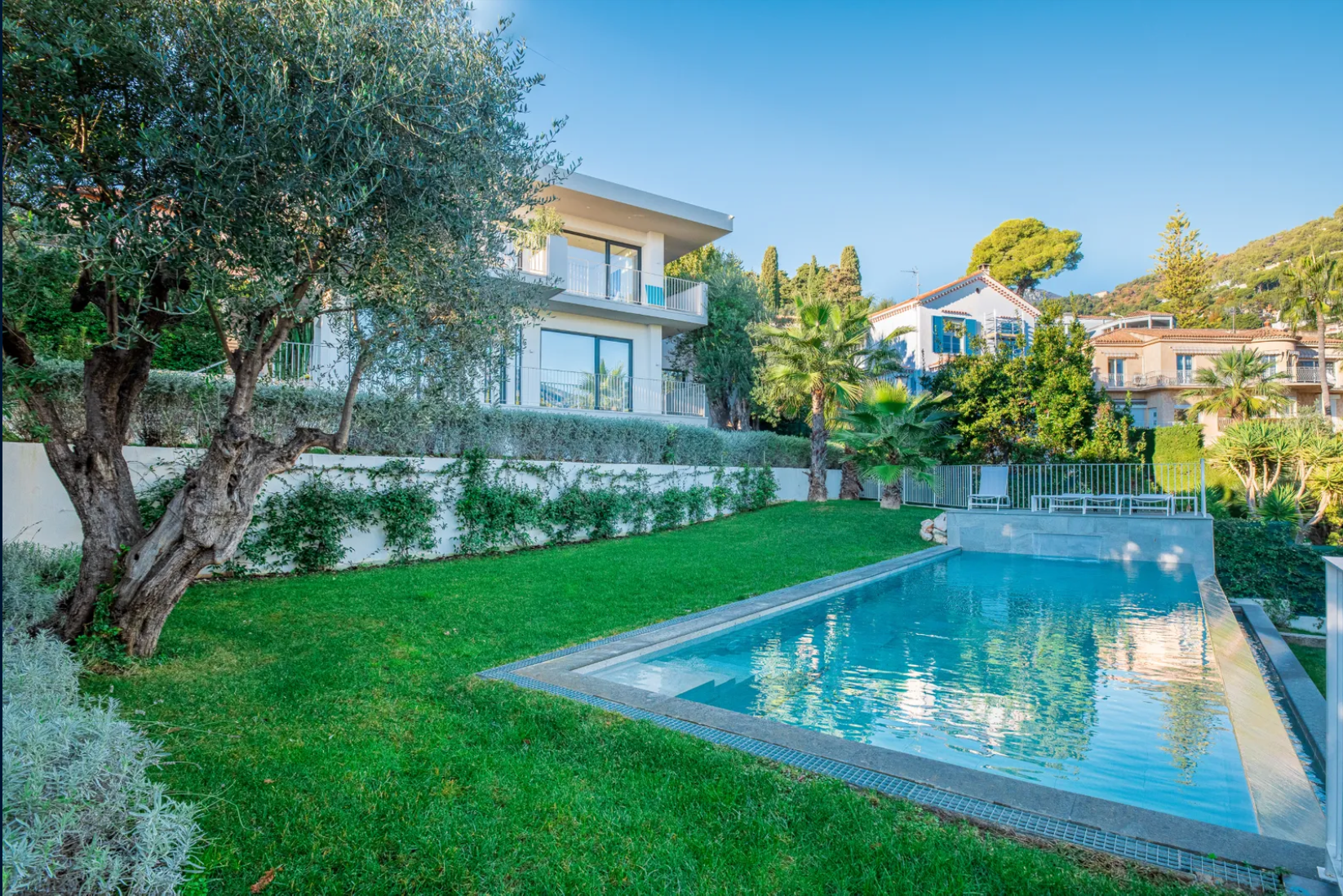 Villa familiale de 284m² avec piscine et grand jardin de 2000m² - Roquebrune-Cap-Martin 11