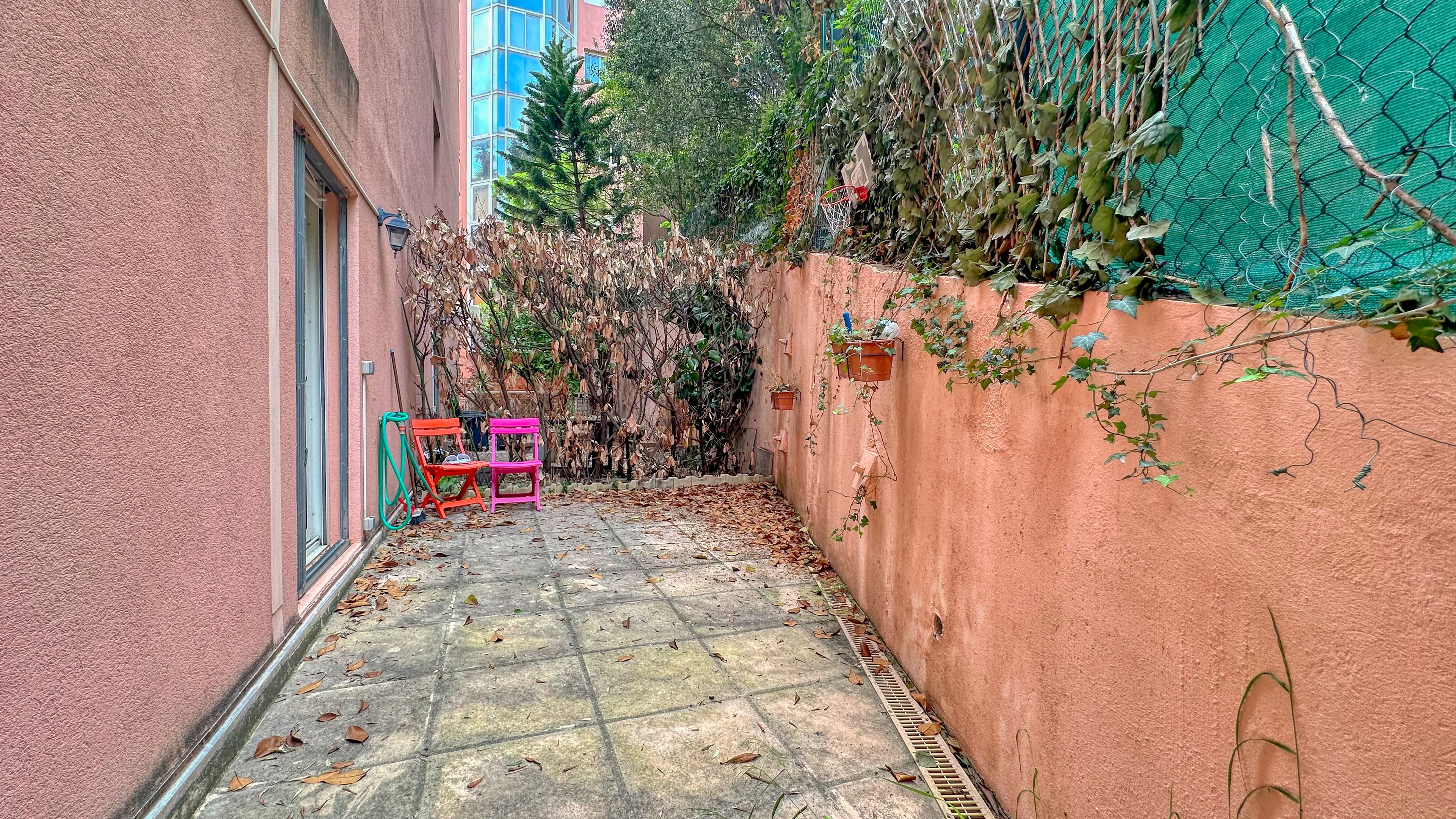 3 Pièces avec garage et piscine 17
