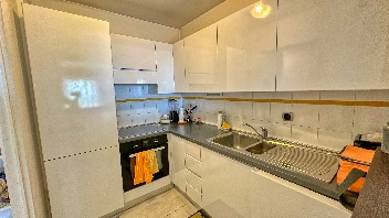 3 Pièces avec garage et piscine 9