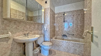 3 Pièces avec garage et piscine 13