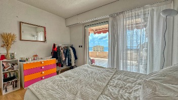 3 Pièces avec garage et piscine 12