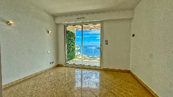 Appartement rénové de 3 pièces avec terrasse privée de 80m² et vue mer à Beausoleil, proche de Monaco 9