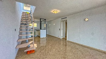 Appartement rénové de 3 pièces avec terrasse privée de 80m² et vue mer à Beausoleil, proche de Monaco 8