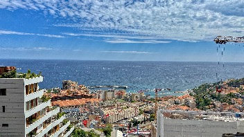 Appartement rénové de 3 pièces avec terrasse privée de 80m² et vue mer à Beausoleil, proche de Monaco 1