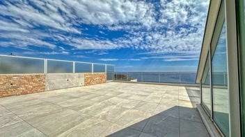 Appartement rénové de 3 pièces avec terrasse privée de 80m² et vue mer à Beausoleil, proche de Monaco 13