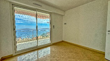 Appartement rénové de 3 pièces avec terrasse privée de 80m² et vue mer à Beausoleil, proche de Monaco 10