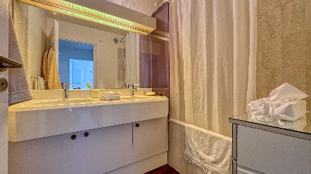 Appartement 2 chambres avec terrasse et vue mer à vendre à Beausoleil, proche de Monaco 15