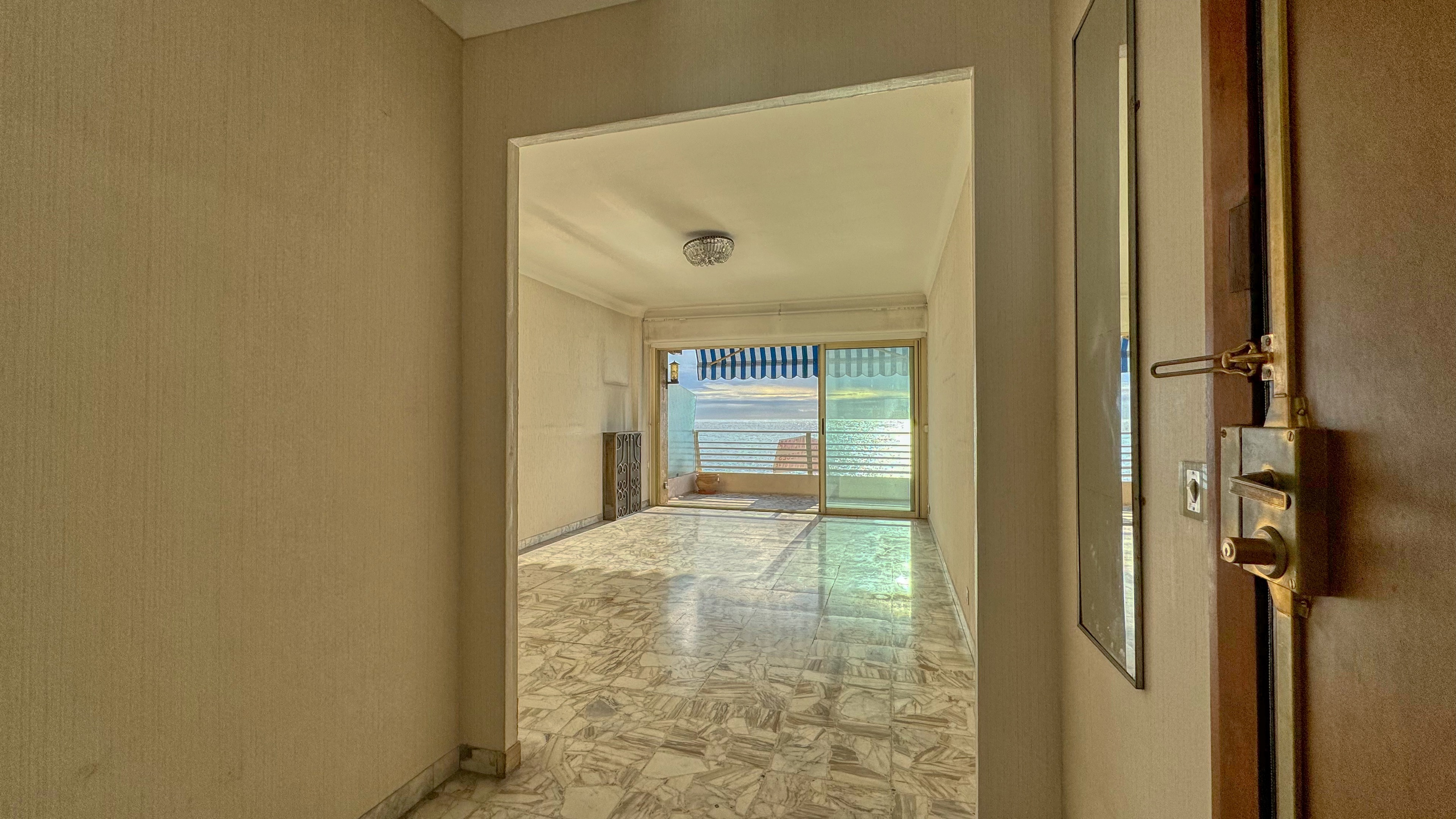 Appartamento di 2 stanze con vista mare a Carnoles, vicino al centro - 67m² con parcheggio e cantina 4