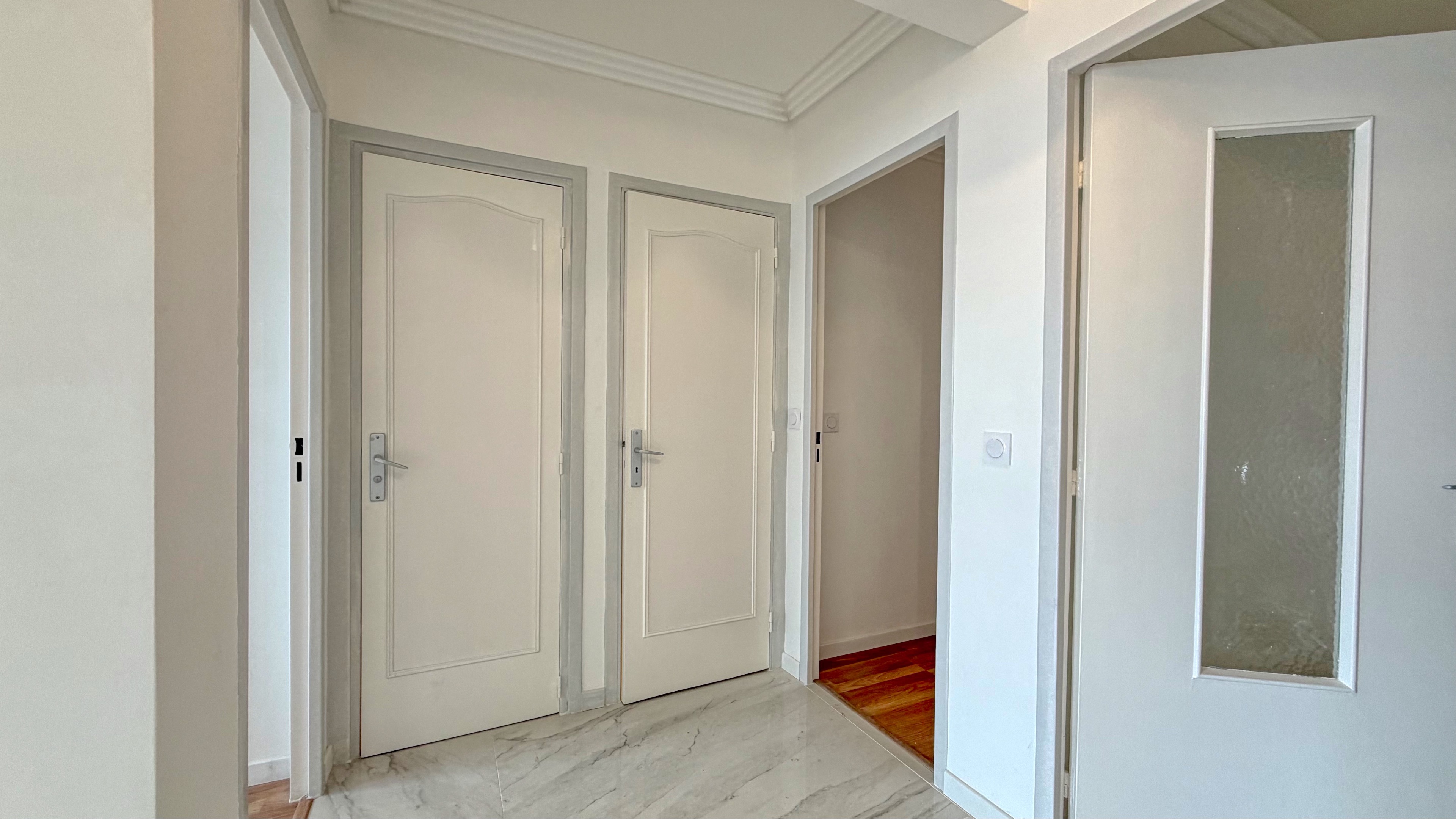 At Monaco’s doorstep – Sea-view two-bedroom apartment with balcony and storage 7