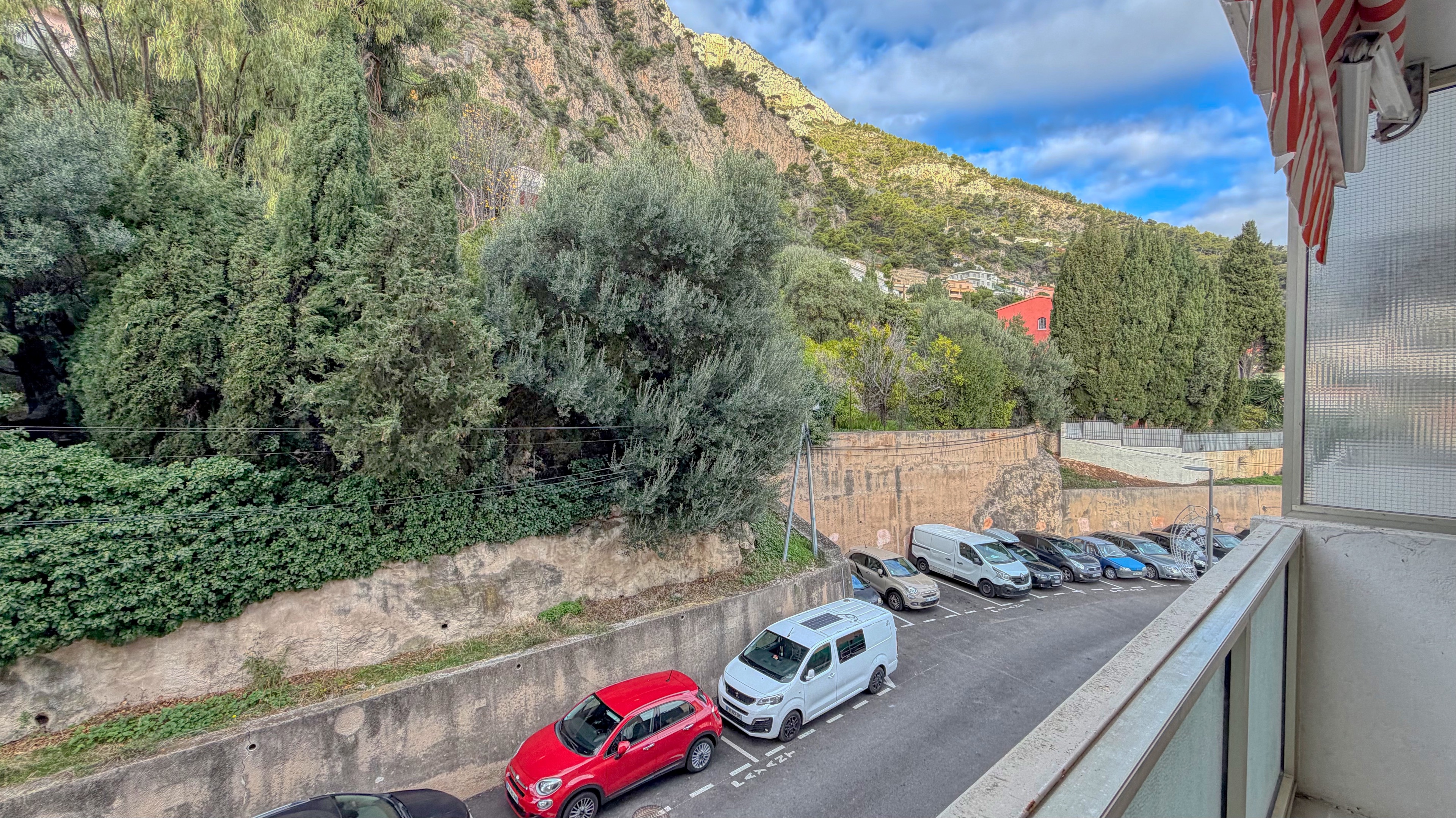 At Monaco’s doorstep – Sea-view two-bedroom apartment with balcony and storage 17