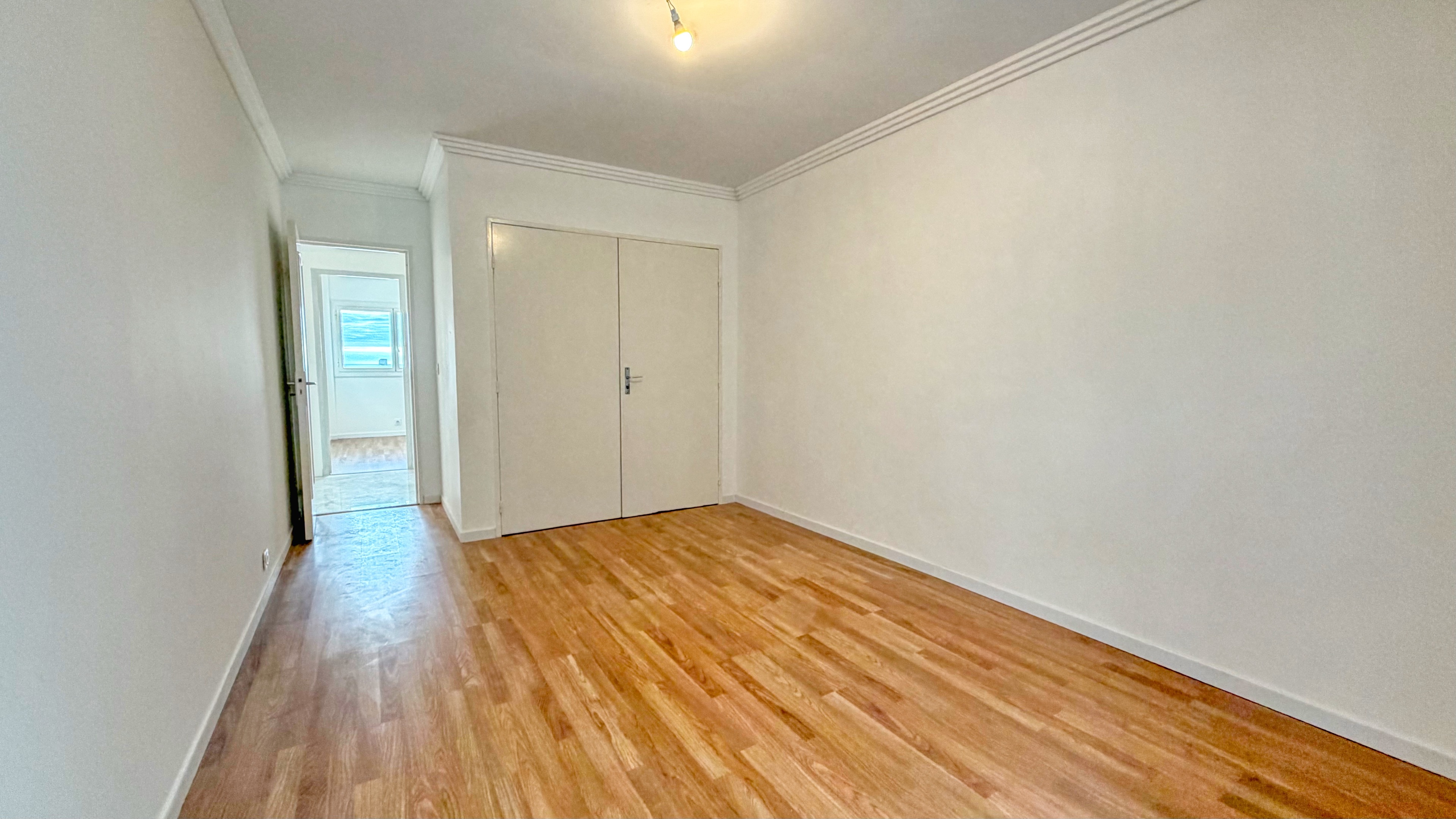 At Monaco’s doorstep – Sea-view two-bedroom apartment with balcony and storage 14