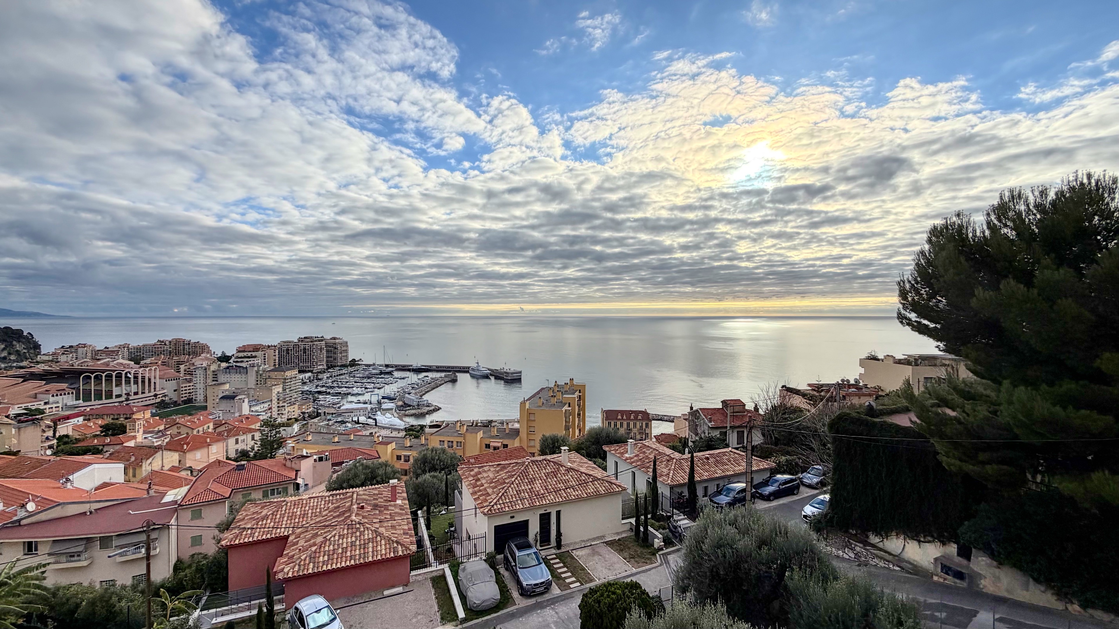At Monaco’s doorstep – Sea-view two-bedroom apartment with balcony and storage 3