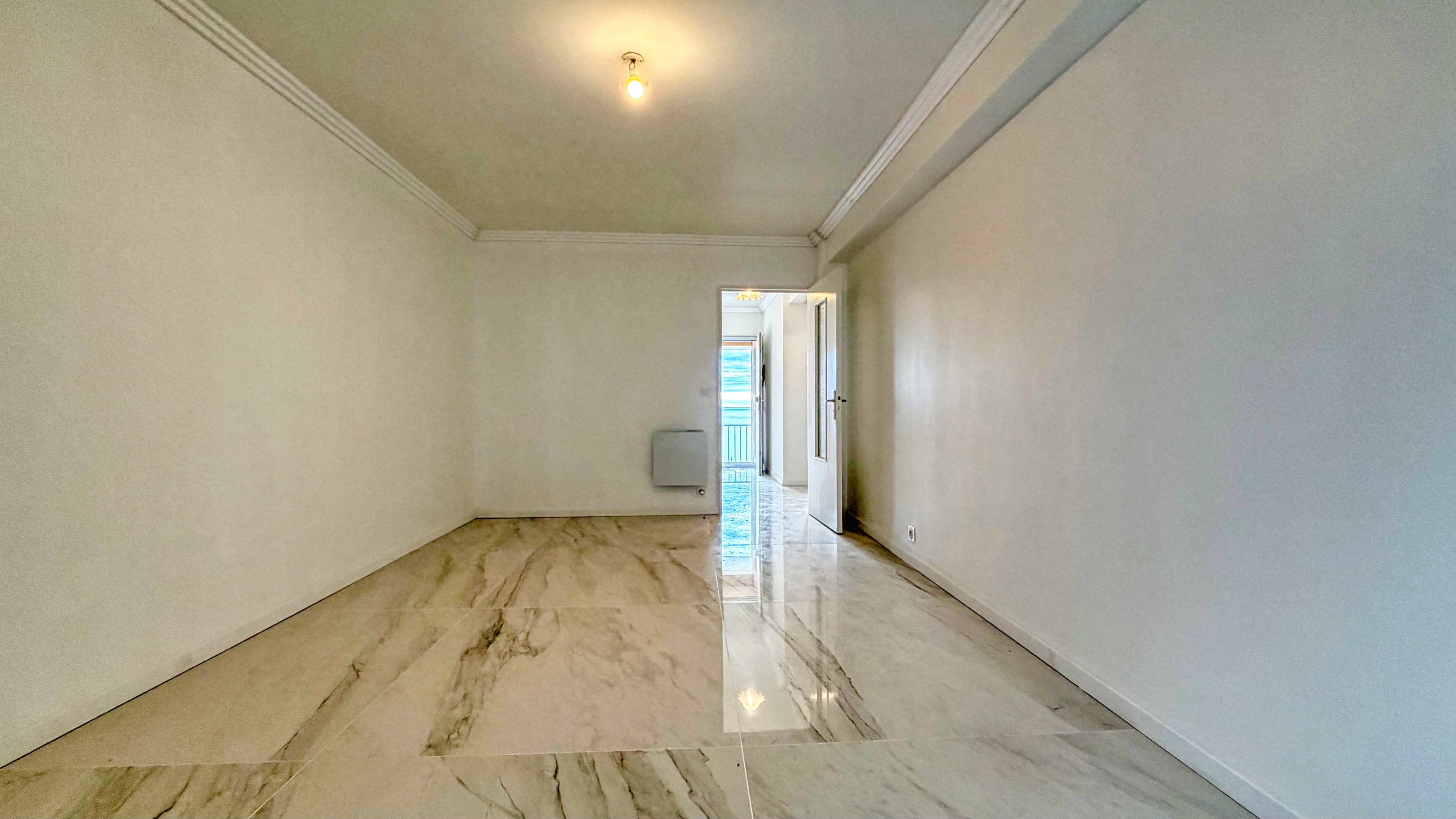 At Monaco’s doorstep – Sea-view two-bedroom apartment with balcony and storage 10