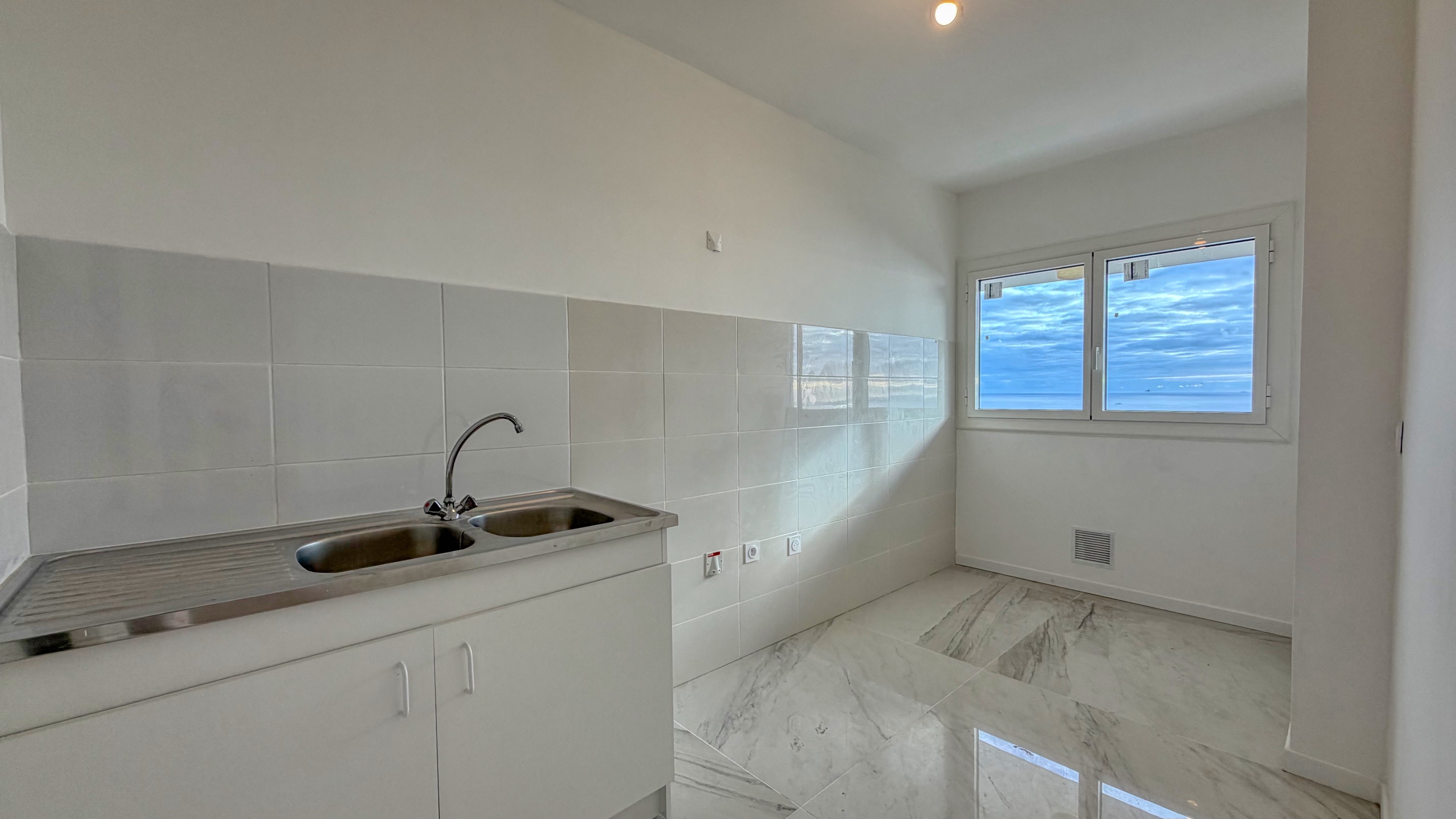 At Monaco’s doorstep – Sea-view two-bedroom apartment with balcony and storage 4