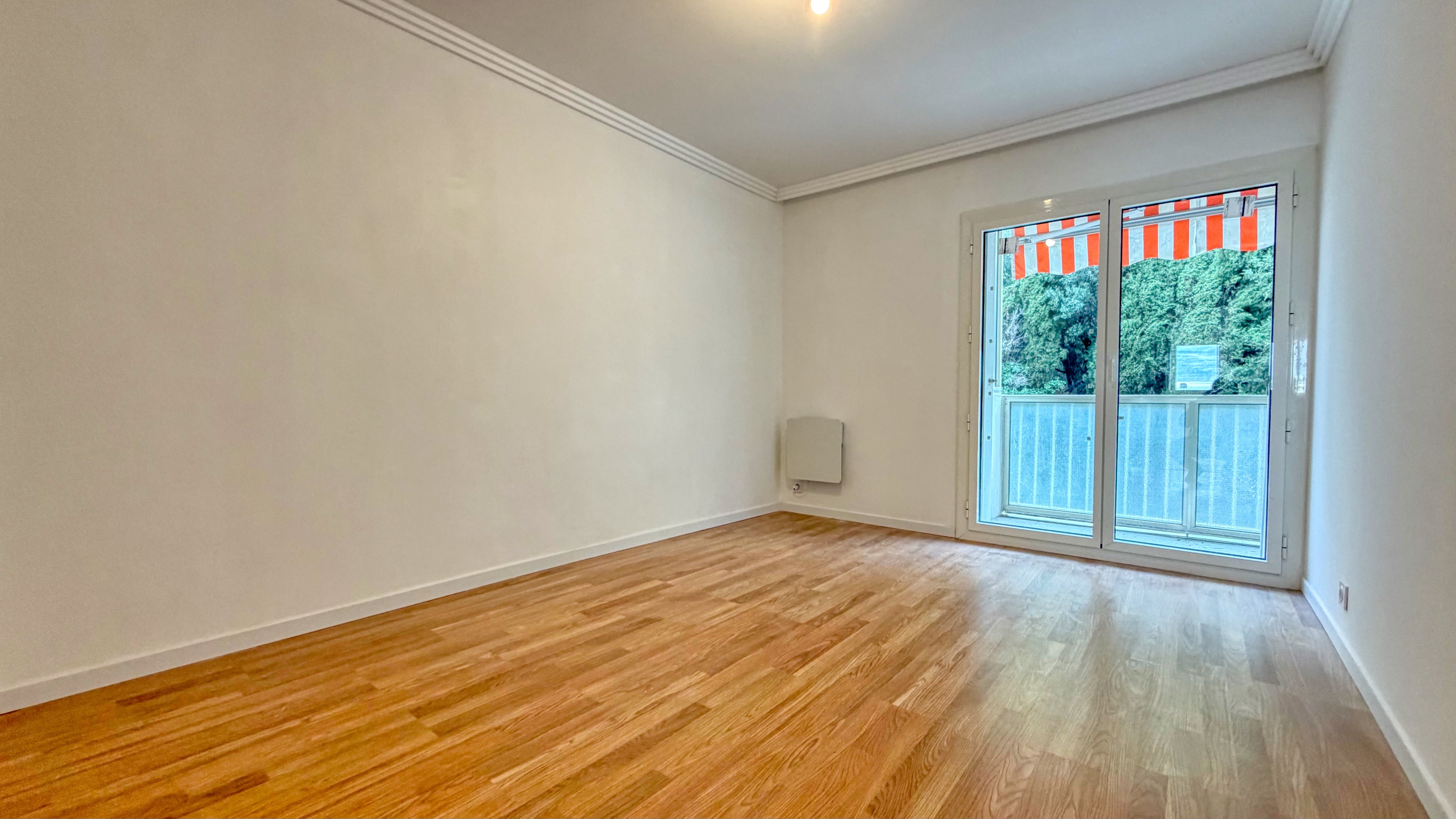 At Monaco’s doorstep – Sea-view two-bedroom apartment with balcony and storage 13