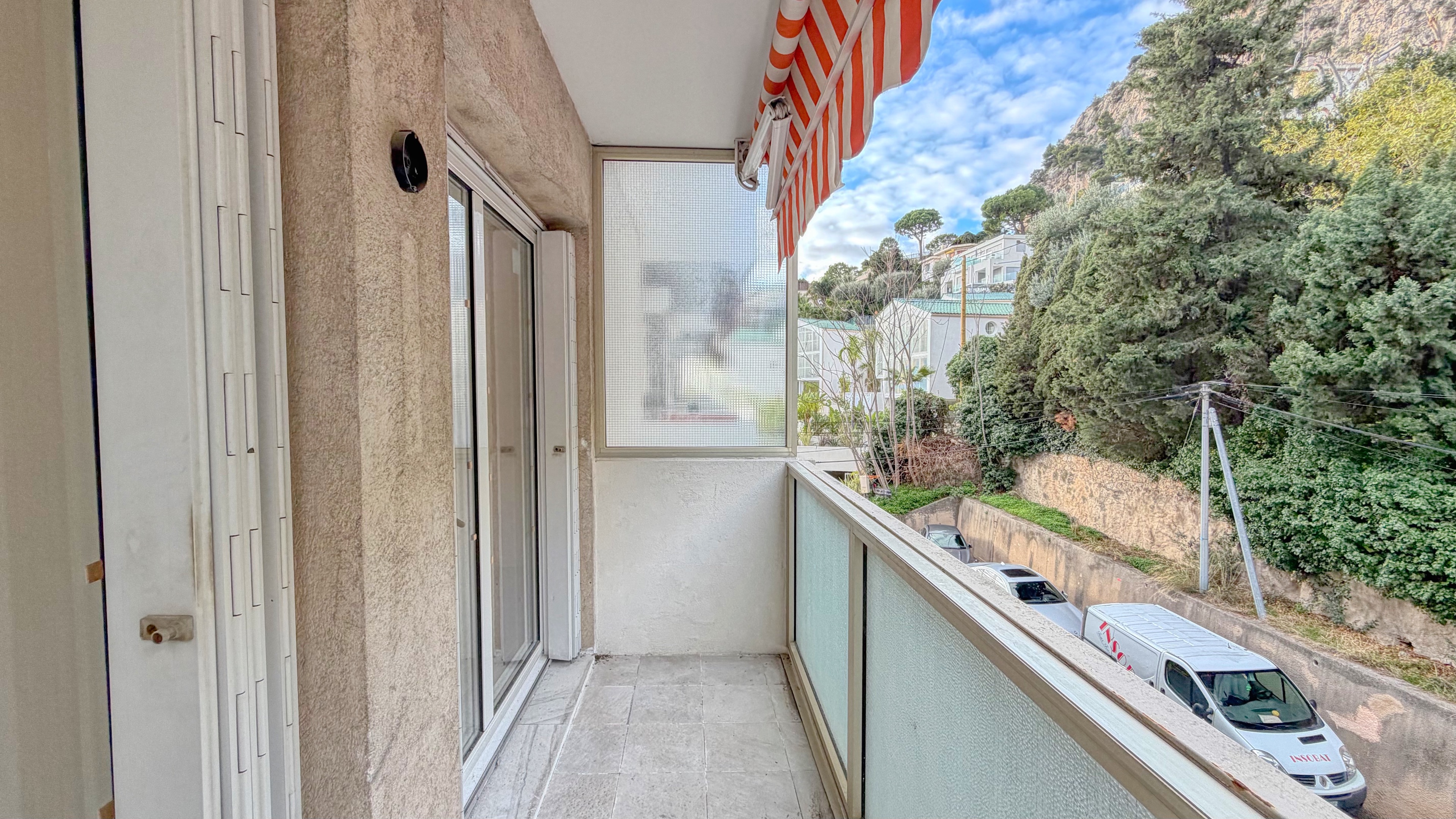 At Monaco’s doorstep – Sea-view two-bedroom apartment with balcony and storage 12