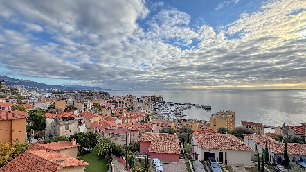 At Monaco’s doorstep – Sea-view two-bedroom apartment with balcony and storage 2