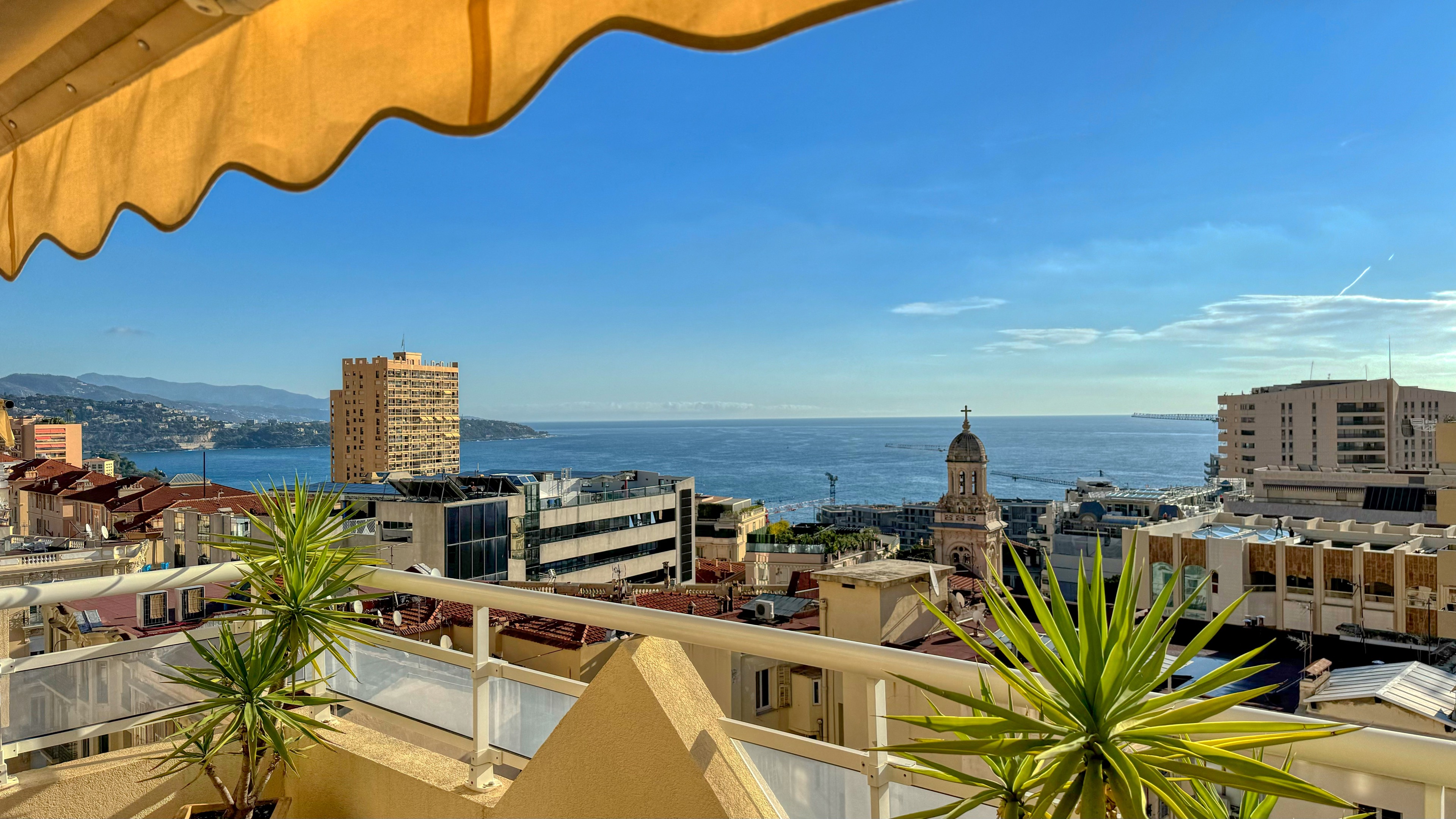 Palais Josephine in Beausoleil on the second-to-last floor with a view of the sea and Monaco 3