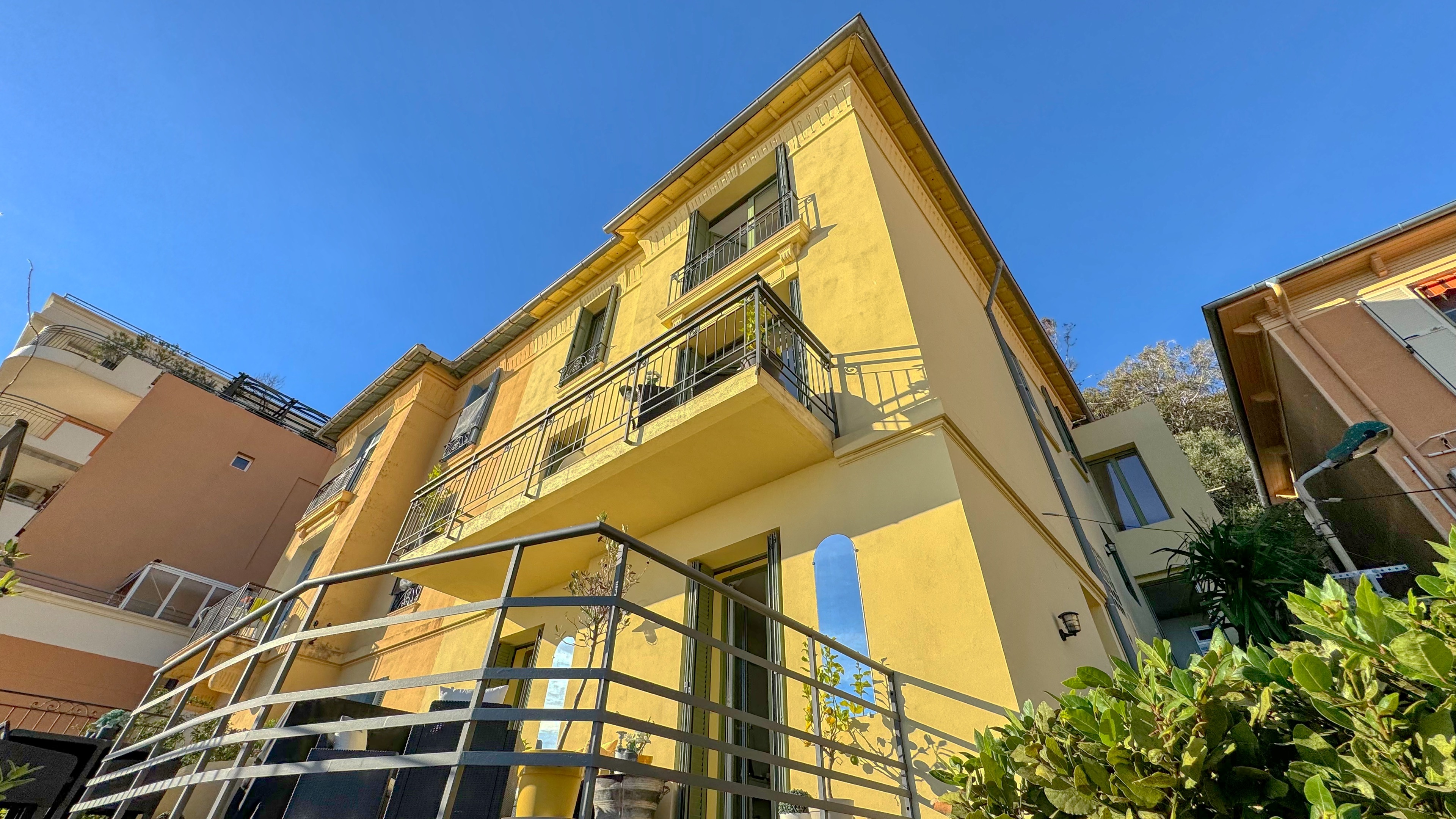 Belle maison mitoyenne Cap D'Ail avec vue panoramique et garage fermé 40