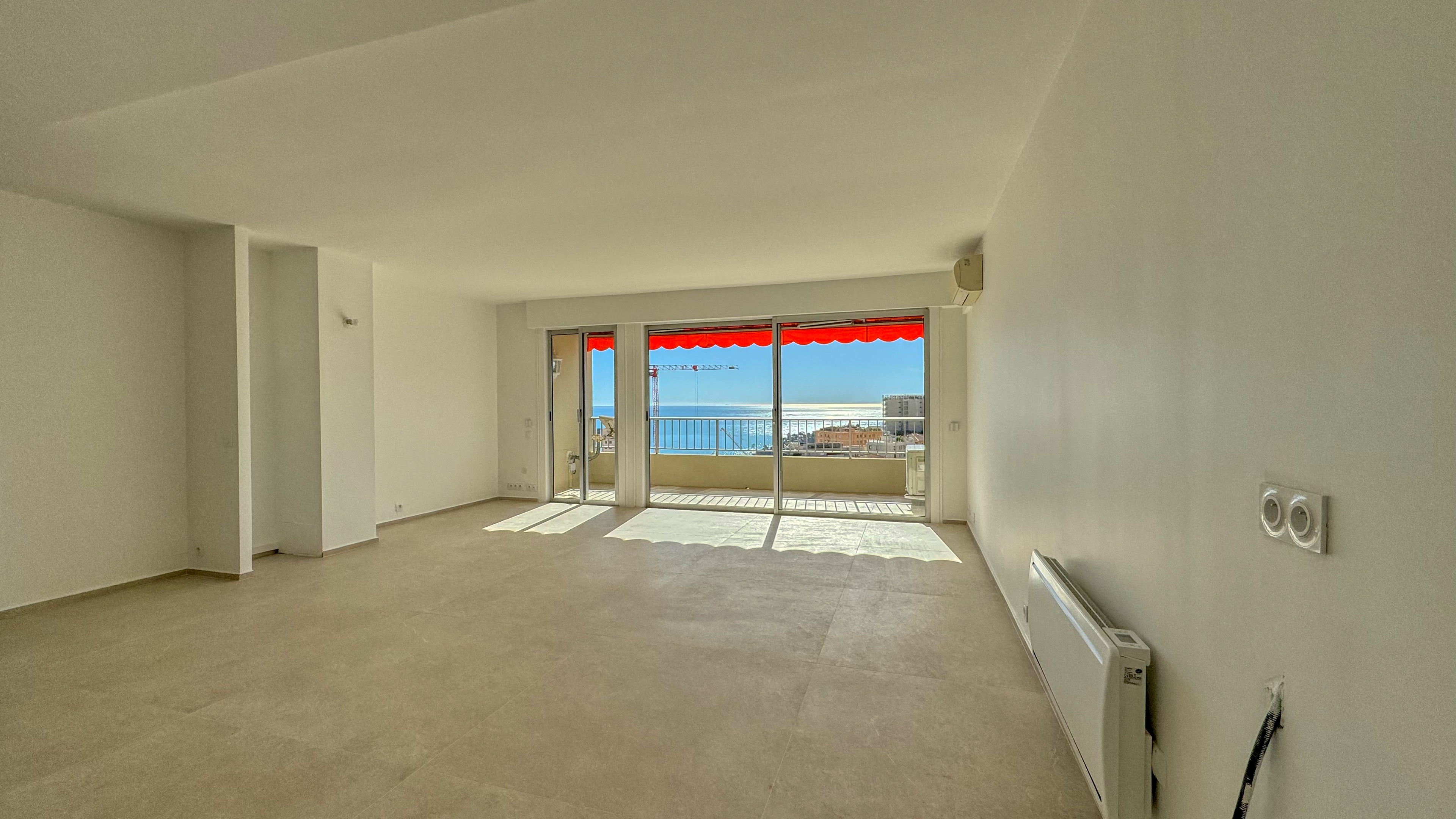 Appartement 4 pièces rénové avec vue mer à quelques pas de Monaco – 110m², terrasses, cave, garage 4