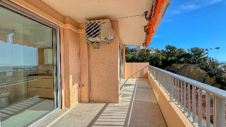 Appartement 4 pièces rénové avec vue mer à quelques pas de Monaco – 110m², terrasses, cave, garage 10