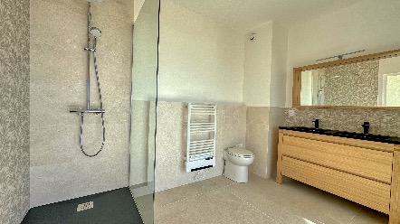 Appartement 4 pièces rénové avec vue mer à quelques pas de Monaco – 110m², terrasses, cave, garage 9
