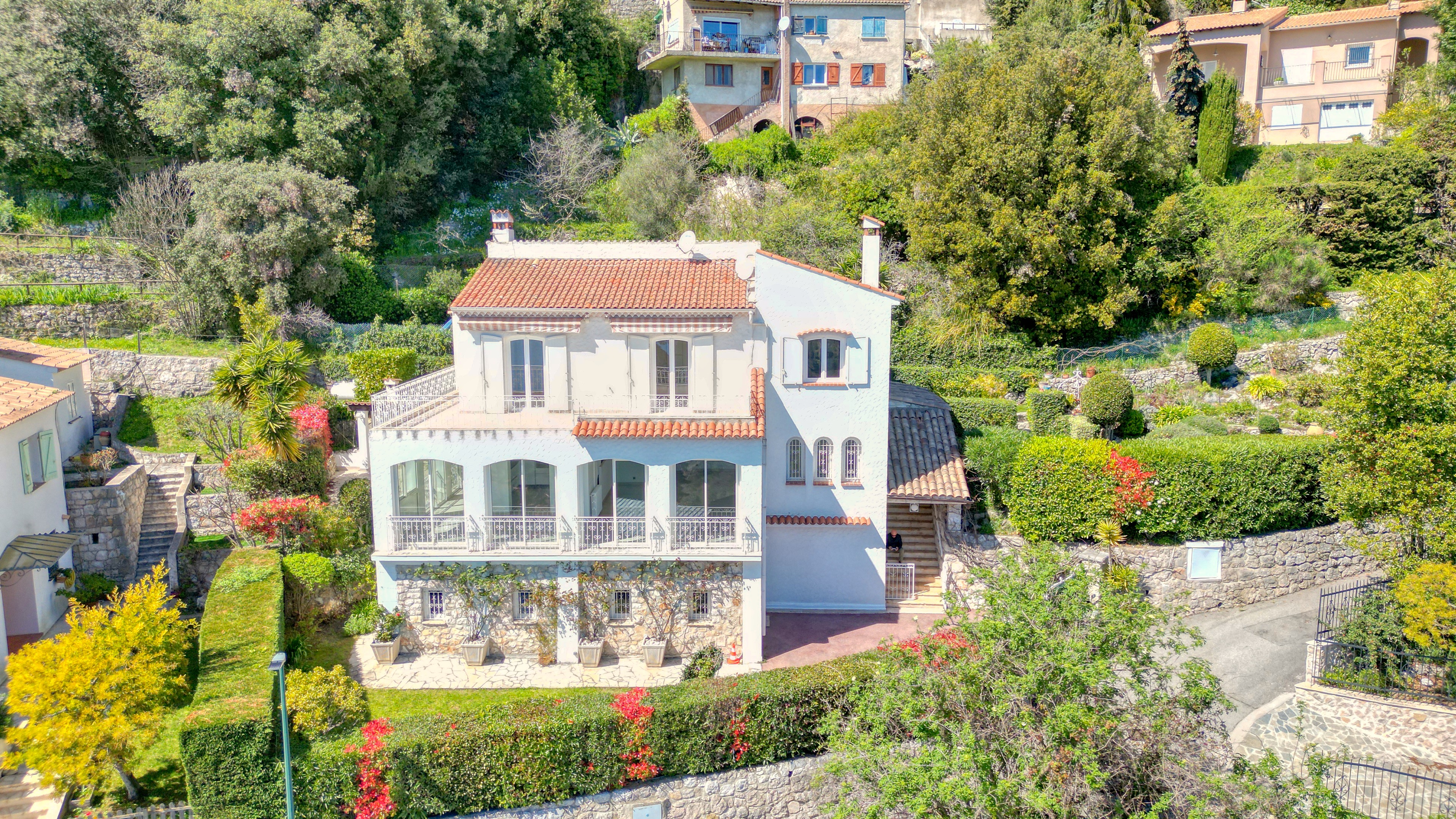 Beautiful detached house of approximately 240m2 with sea view  3
