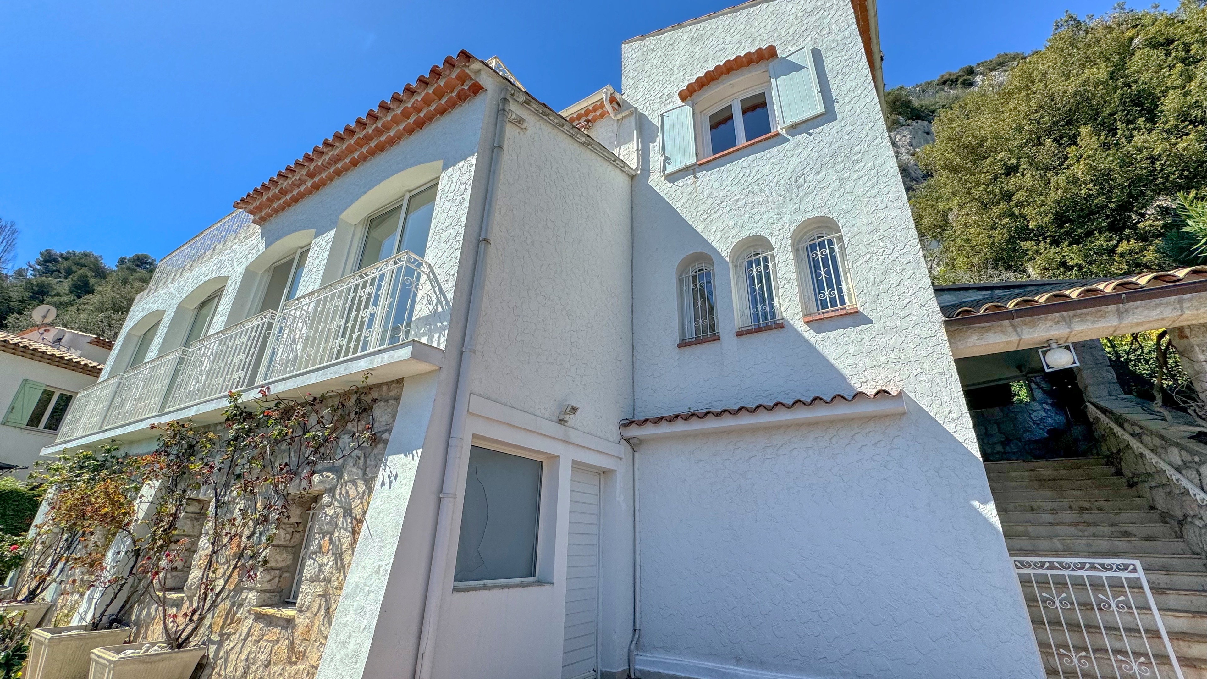 Beautiful detached house of approximately 240m2 with sea view  36