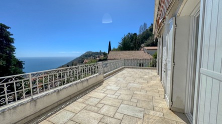 Beautiful detached house of approximately 240m2 with sea view  26