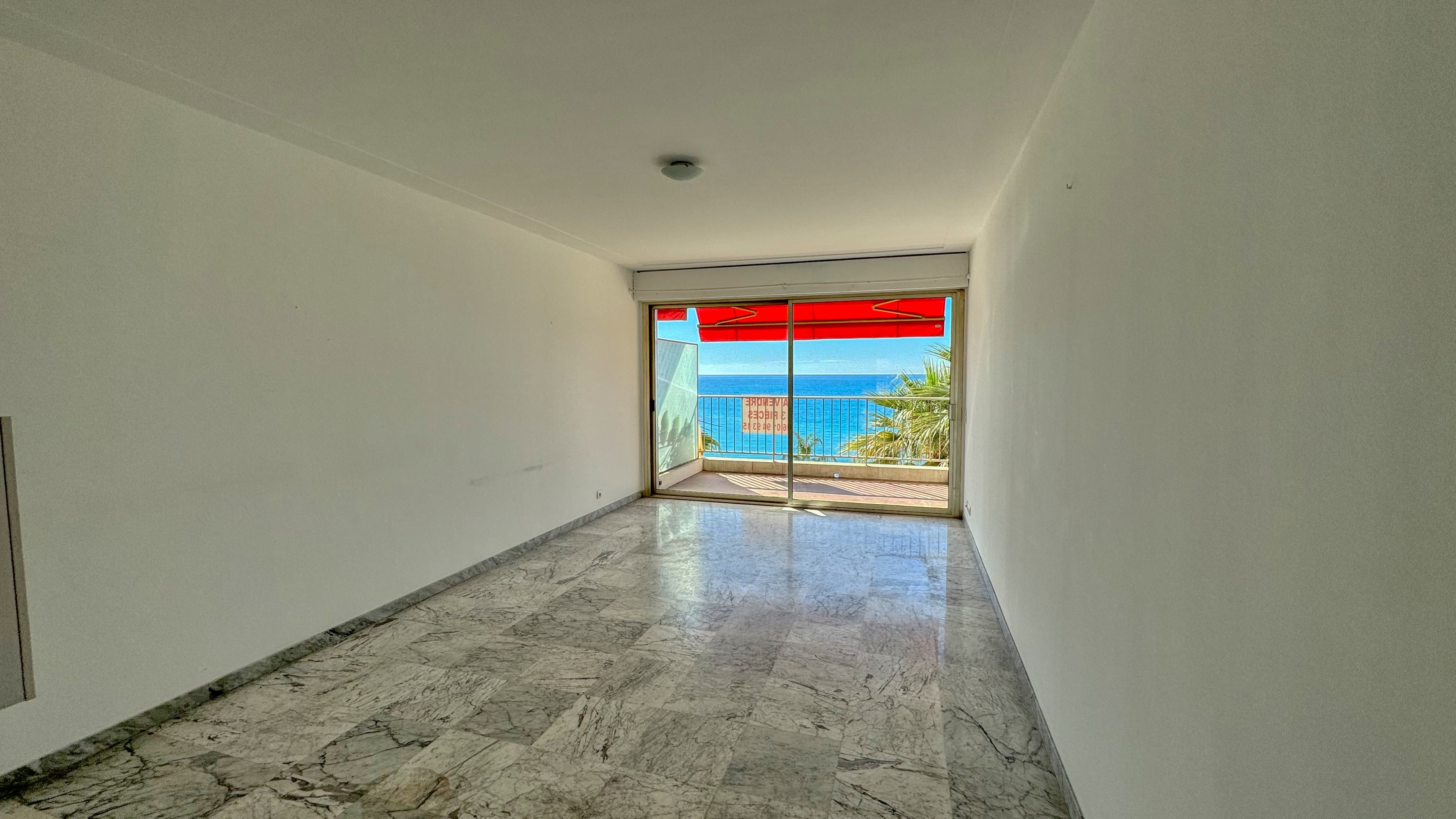 Appartement 3 pièces à rénover avec vue mer et terrasse à Menton 4