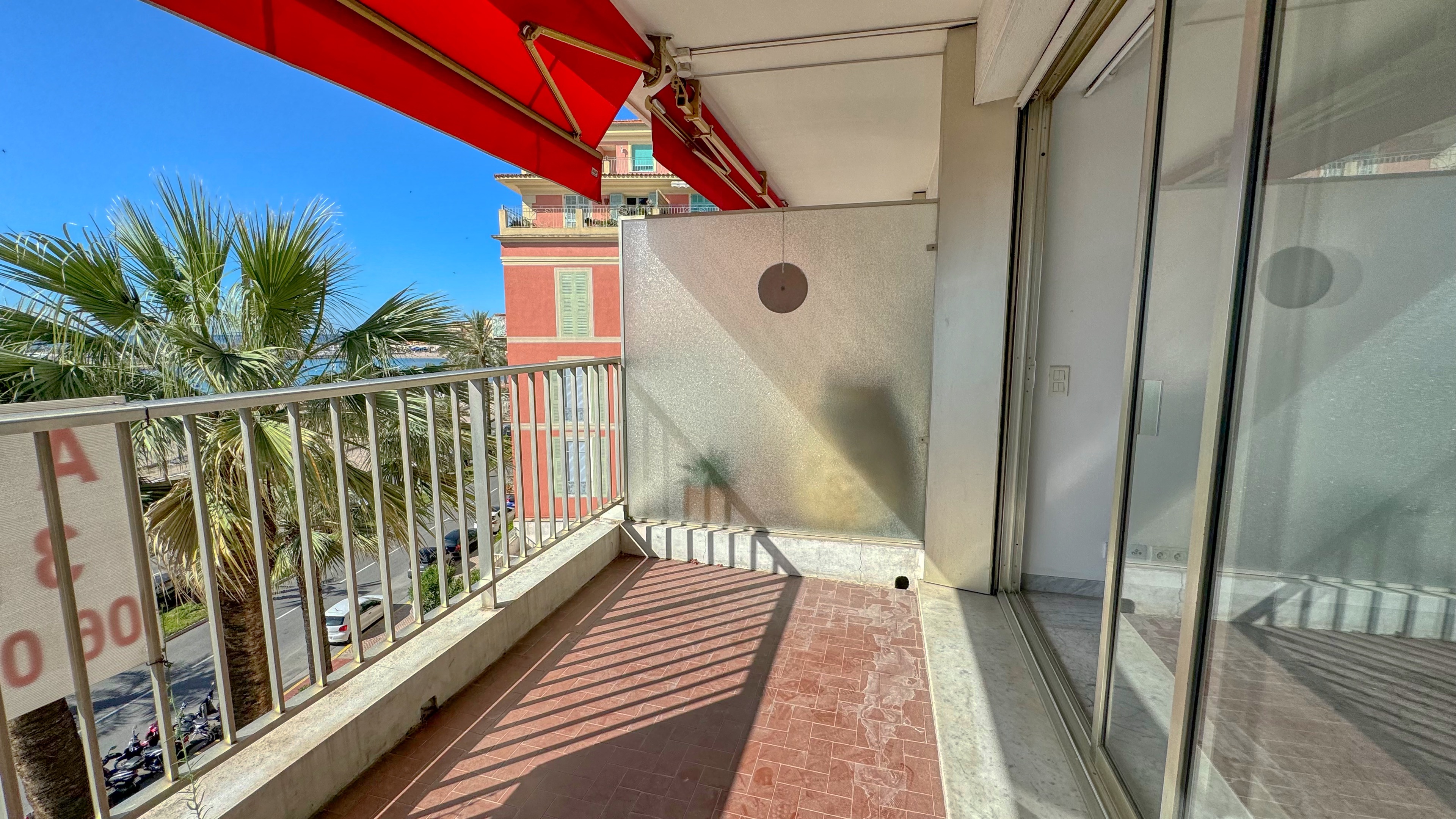 Appartement 3 pièces à rénover avec vue mer et terrasse à Menton 5