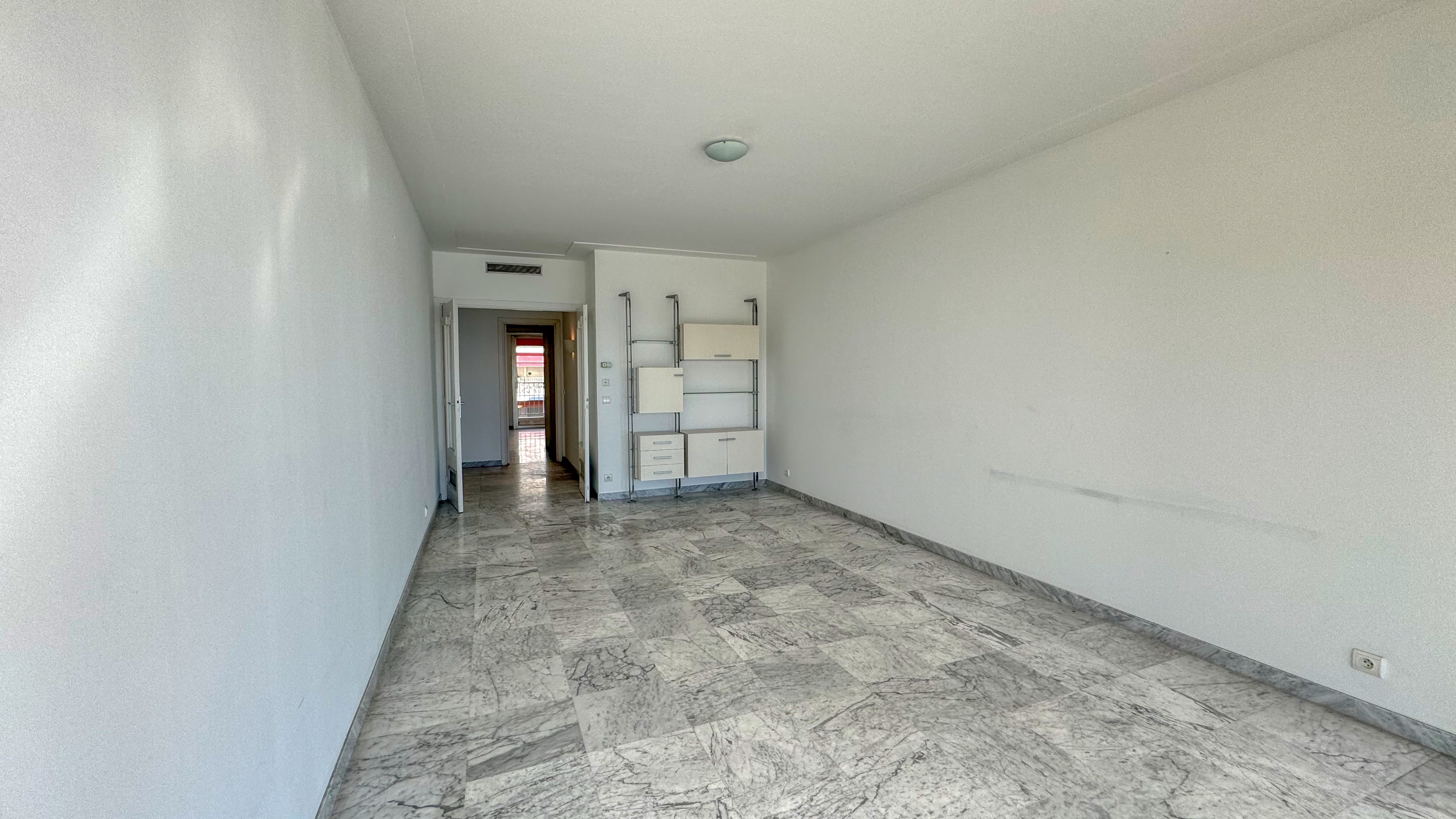 Appartement 3 pièces à rénover avec vue mer et terrasse à Menton 6