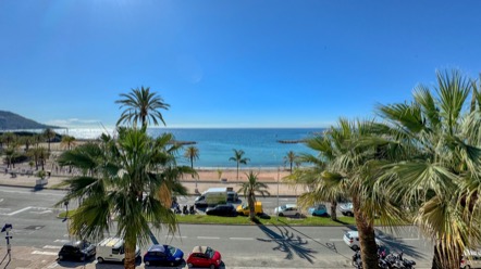 Appartement 3 pièces à rénover avec vue mer et terrasse à Menton 1