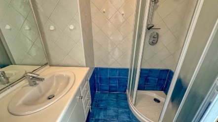 Appartement 3 pièces à rénover avec vue mer et terrasse à Menton 10