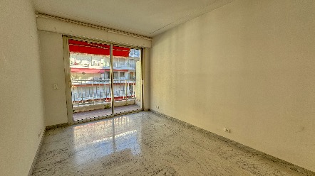 Appartement 3 pièces à rénover avec vue mer et terrasse à Menton 7