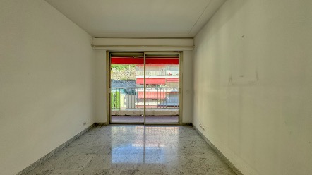 Appartement 3 pièces à rénover avec vue mer et terrasse à Menton 9
