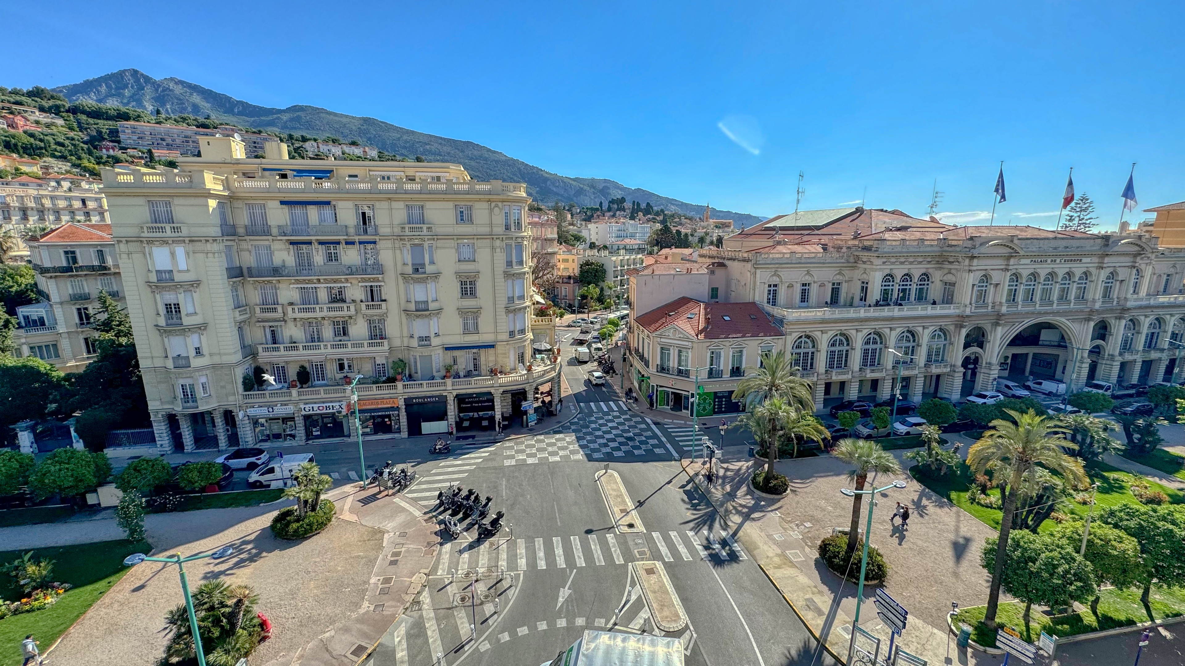 Appartement à rénover de 104m² au cœur de Menton, avec grand potentiel 2
