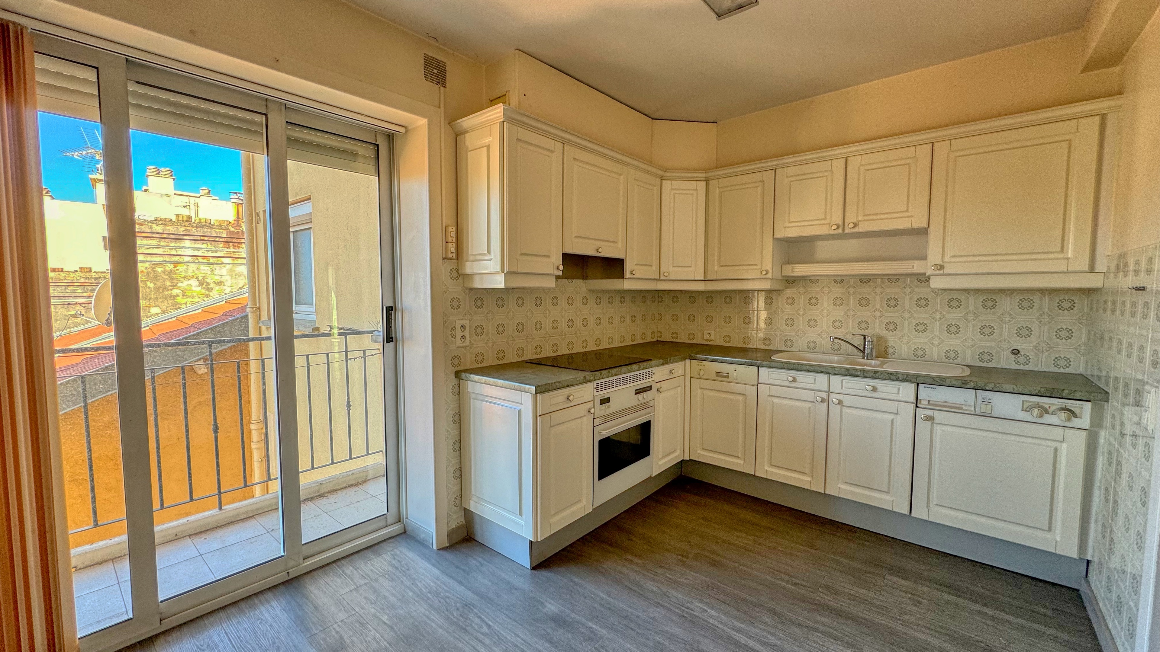 Appartement à rénover de 104m² au cœur de Menton, avec grand potentiel 8