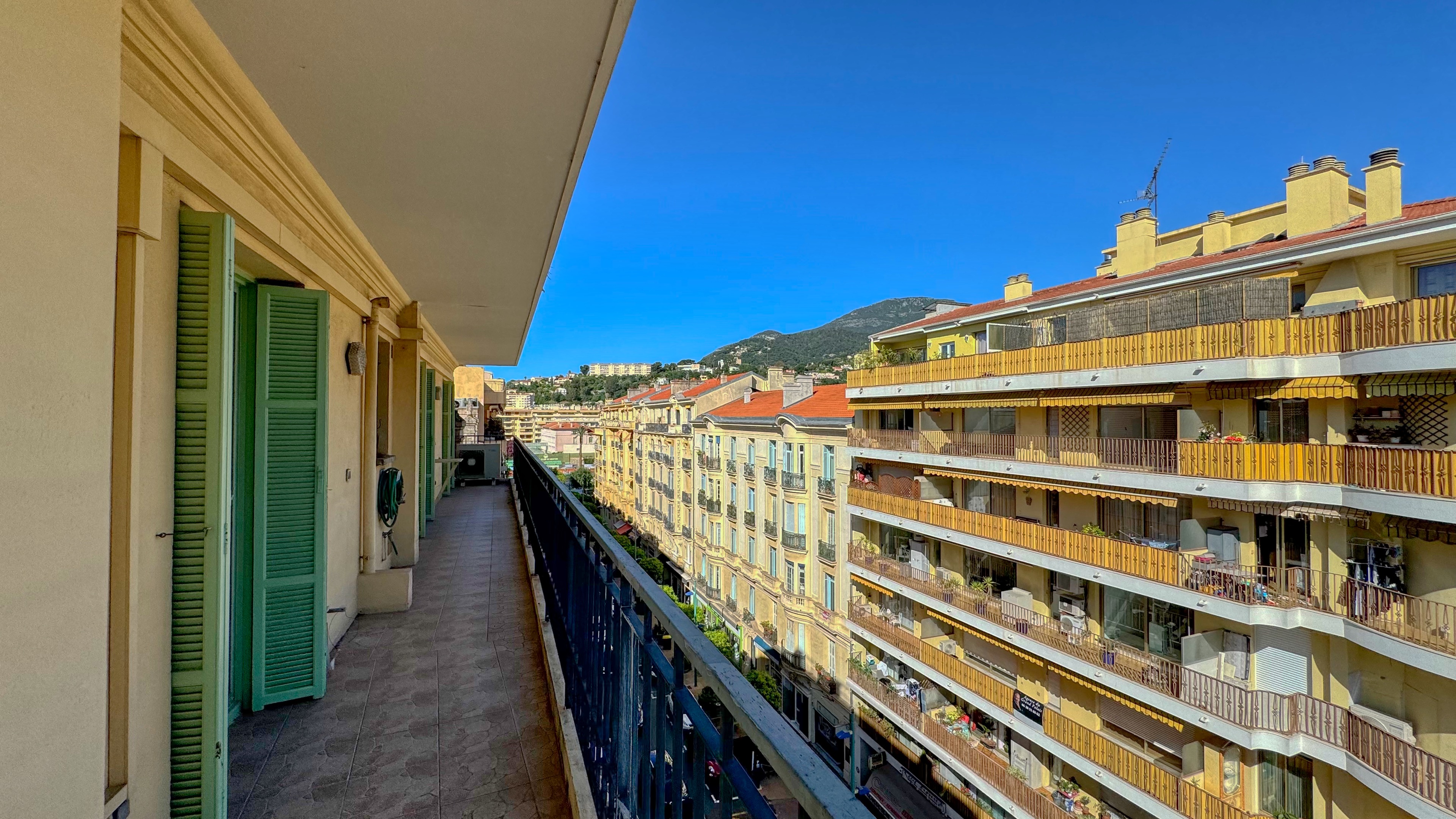 Appartement à rénover de 104m² au cœur de Menton, avec grand potentiel 6