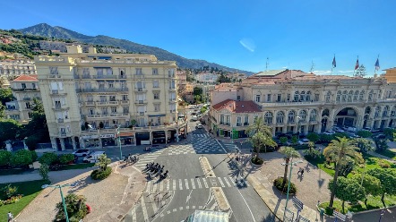 Appartement à rénover de 104m² au cœur de Menton, avec grand potentiel 2