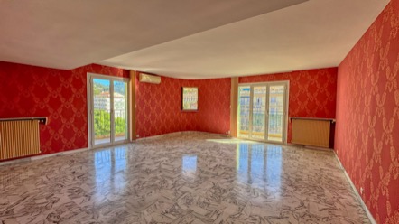 Appartement à rénover de 104m² au cœur de Menton, avec grand potentiel 3