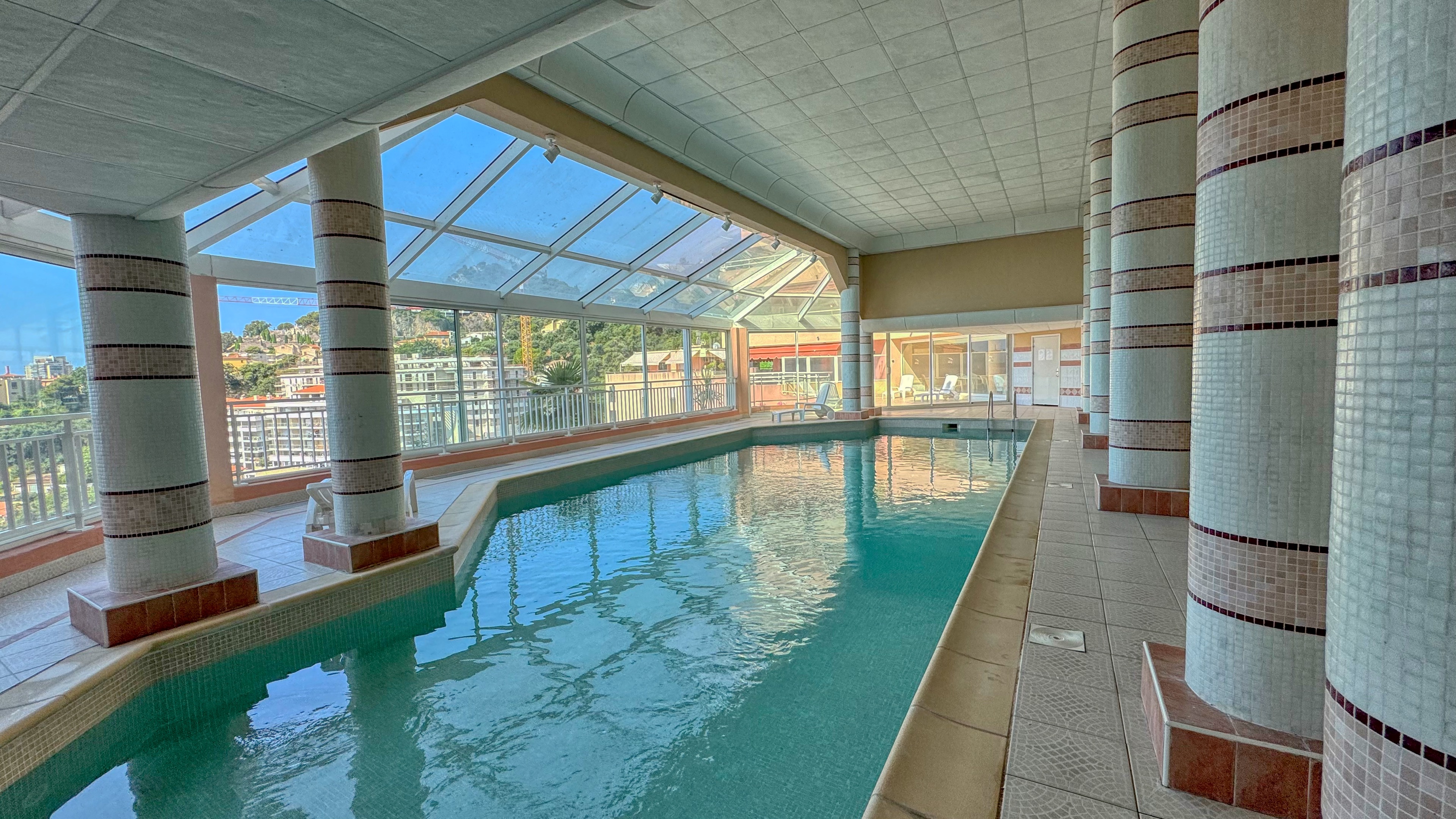 Bilocale con terrazza, piscina e parcheggio – Residenza esclusiva a Beausoleil 12