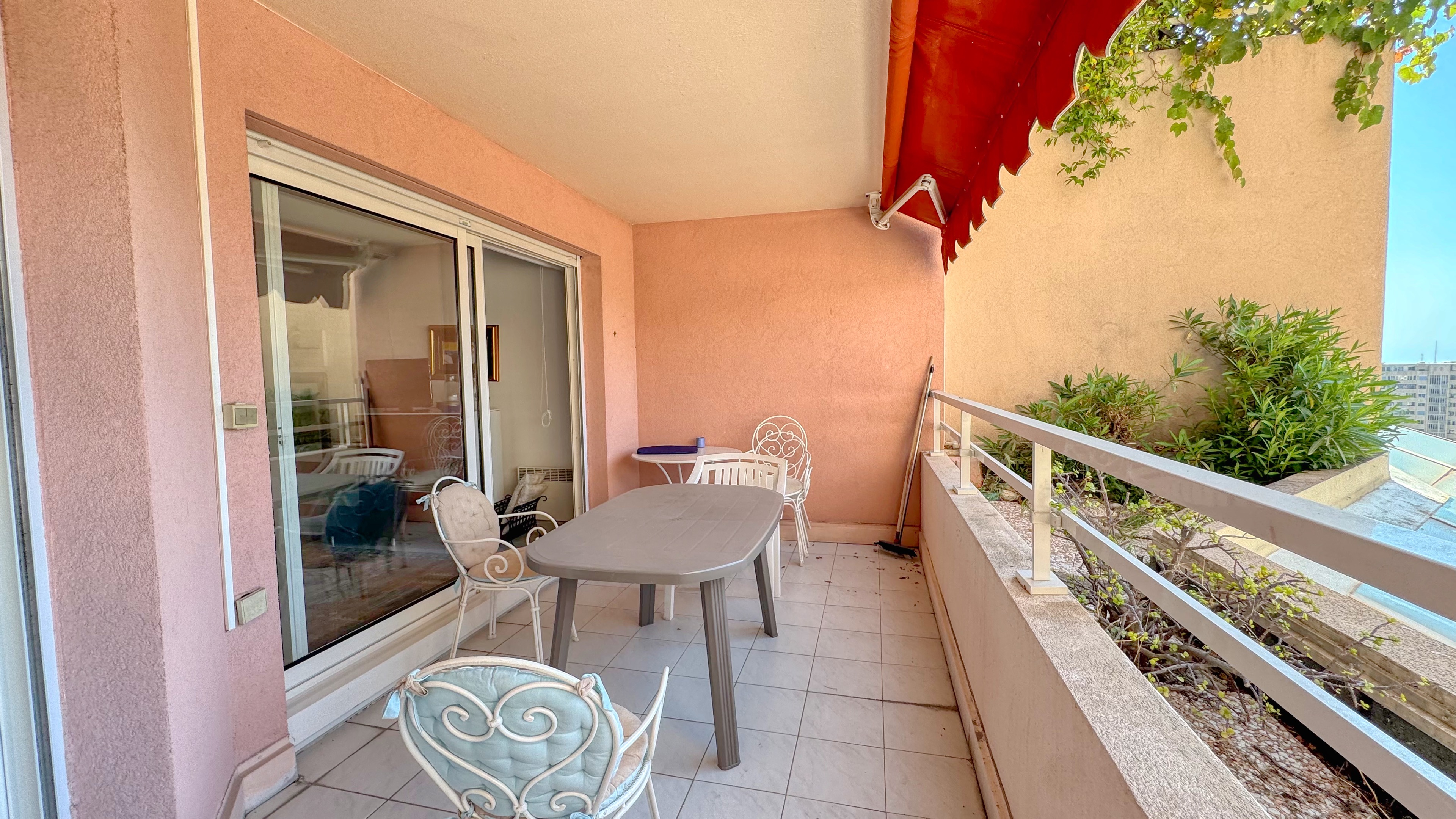 Bilocale con terrazza, piscina e parcheggio – Residenza esclusiva a Beausoleil 2