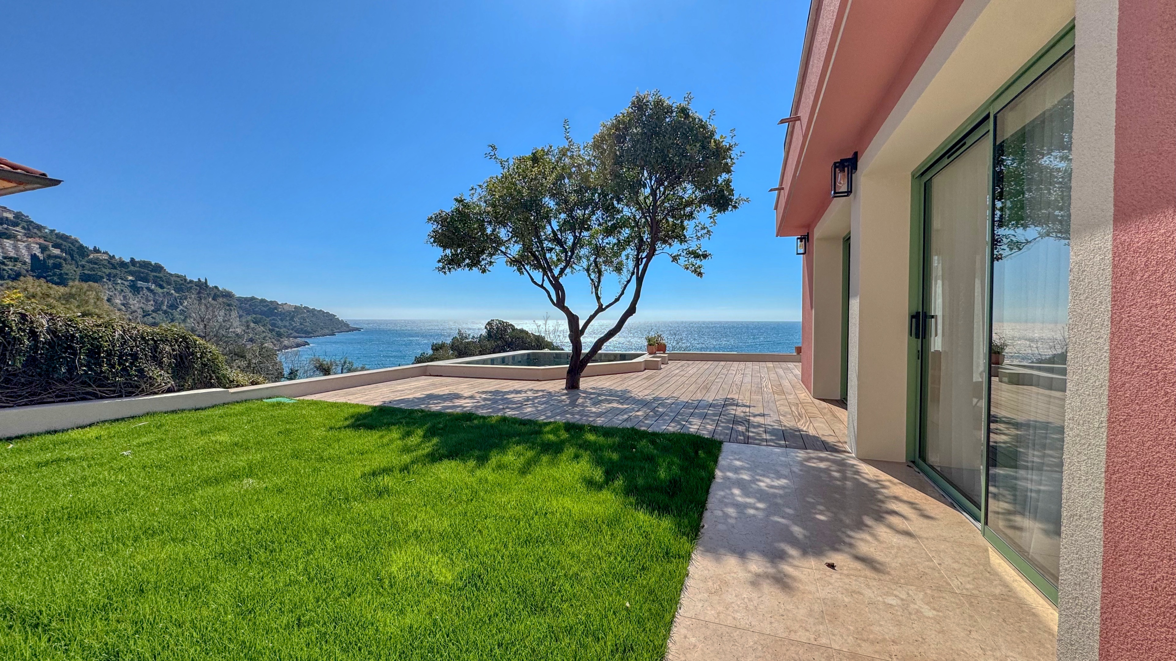 Villa rénovée de 131m² avec vue mer, terrasses et dépendance - Roquebrune-Cap-Martin 13