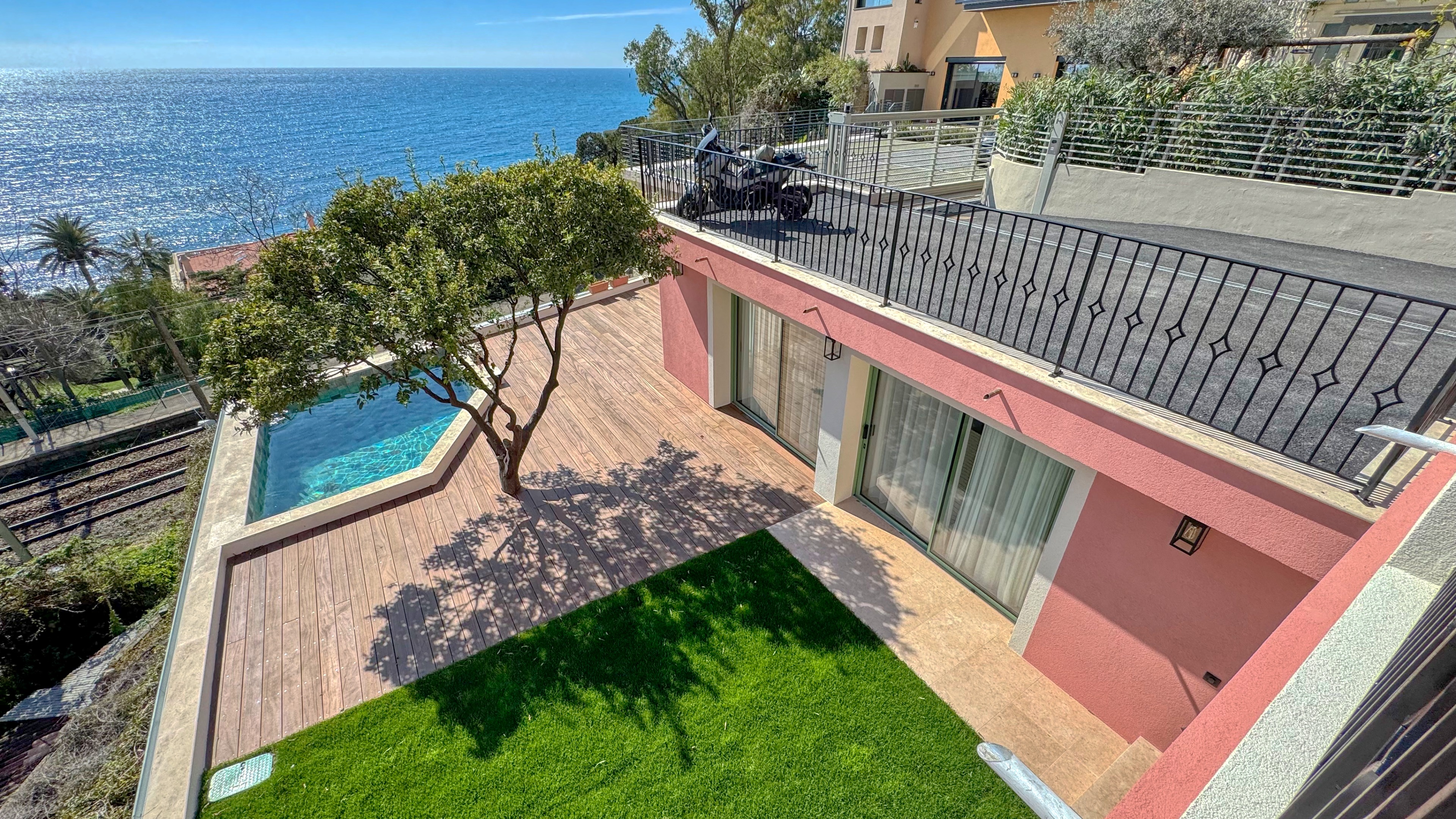 Villa rénovée de 131m² avec vue mer, terrasses et dépendance - Roquebrune-Cap-Martin 20