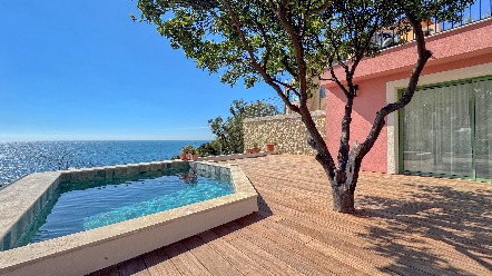Villa rénovée de 131m² avec vue mer, terrasses et dépendance - Roquebrune-Cap-Martin 12