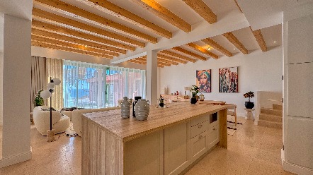 Villa rénovée de 131m² avec vue mer, terrasses et dépendance - Roquebrune-Cap-Martin 4
